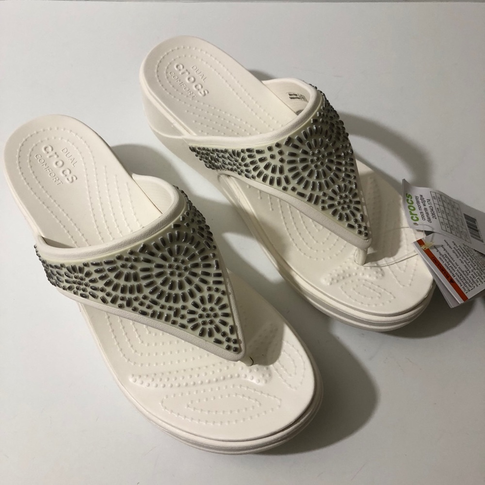 NWT Croc Thong Platform White Taupe bead 10